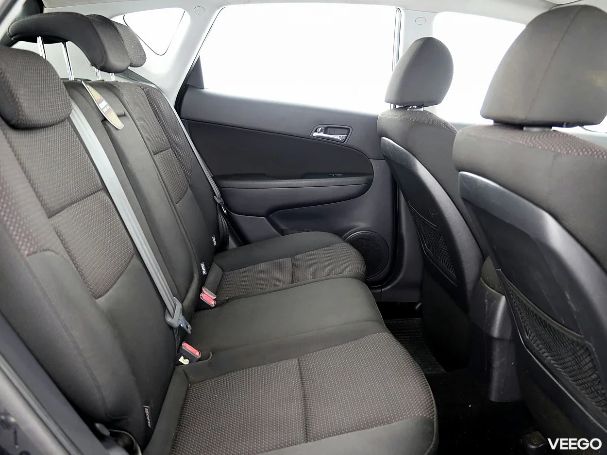 Hyundai i30 1.6 93kW