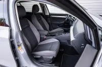 Volkswagen Golf 147kW thumbnail