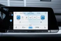 Volkswagen Golf 147kW thumbnail