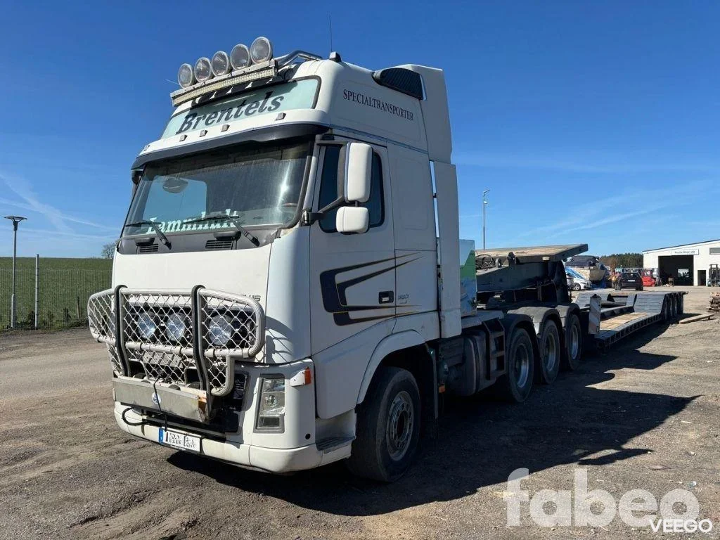 Volvo FH16 Tungdragare med Maskintrailer (129673) 485kW