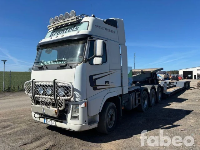 Image of Volvo FH16 Tungdragare med Maskintrailer (129673) 485kW