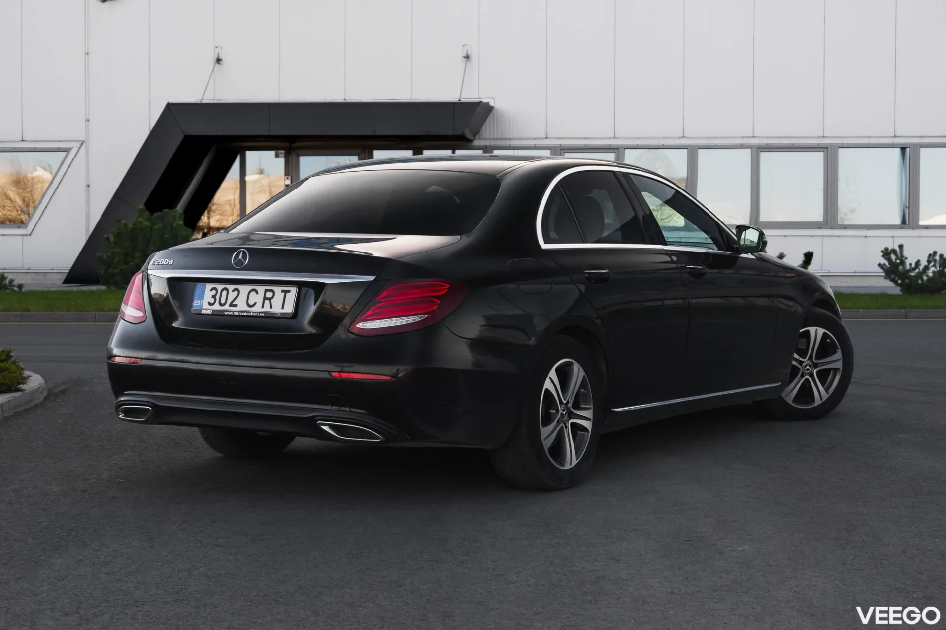 Mercedes-Benz E200 1.6 118kW