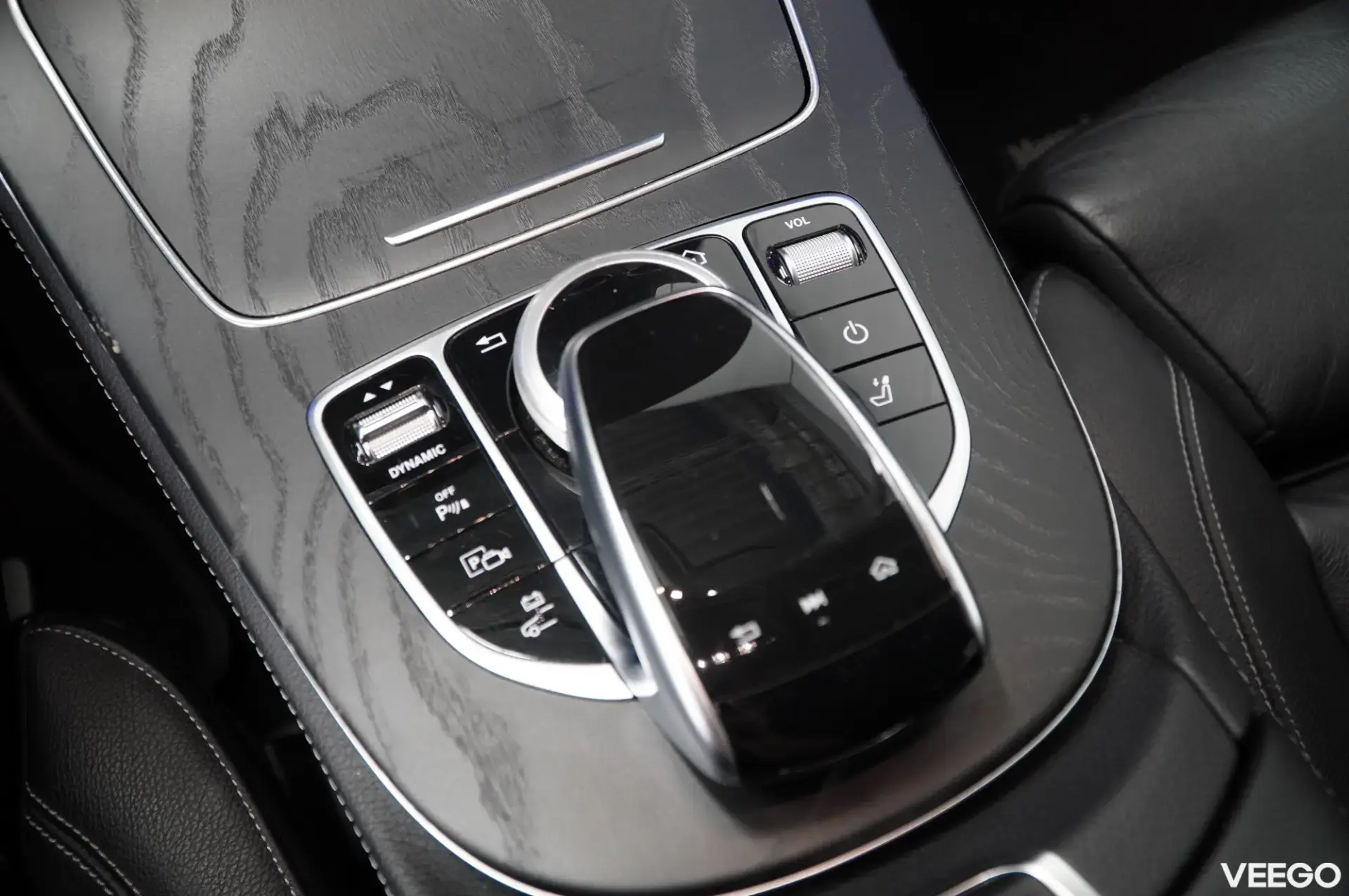 Mercedes-Benz E300 143kW