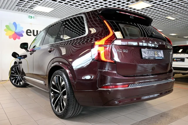Image of Volvo XC90 AWD 7K B&W 4C ULTRA BRIGHT XENIUM INTELLI SAFE PRO MY26 2 335kW