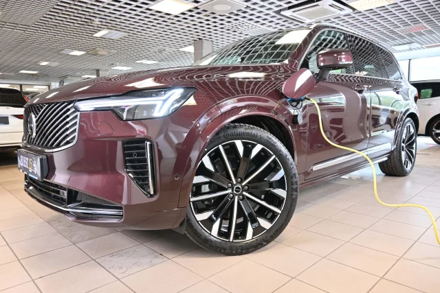 Image of Volvo XC90 AWD 7K B&W 4C ULTRA BRIGHT XENIUM INTELLI SAFE PRO MY26 2 335kW
