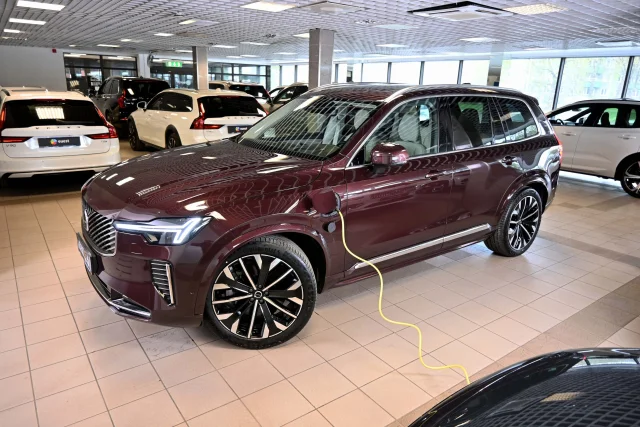 Image of Volvo XC90 AWD 7K B&W 4C ULTRA BRIGHT XENIUM INTELLI SAFE PRO MY26 2 335kW