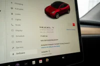Tesla Model Y   Long Range Dual Motor AWD 378kW thumbnail