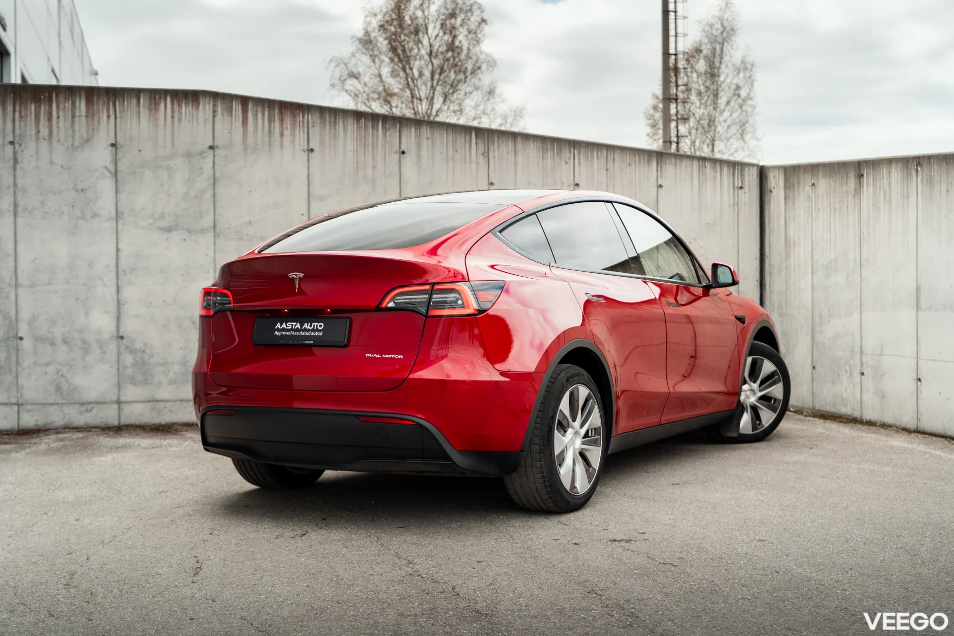 Tesla Model Y   Long Range Dual Motor AWD 378kW