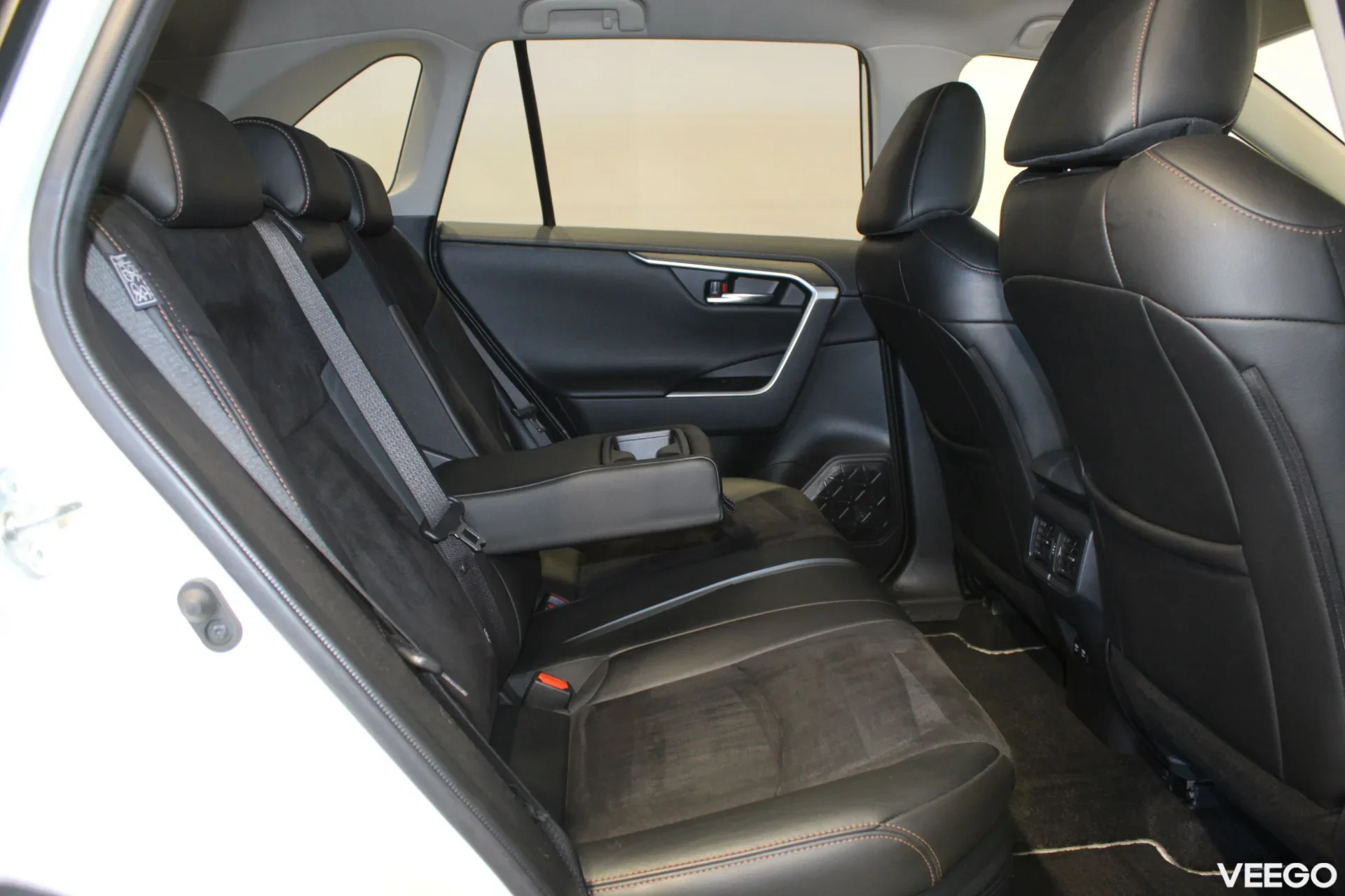 Toyota RAV4 Luxury Plus 2.5 131kW