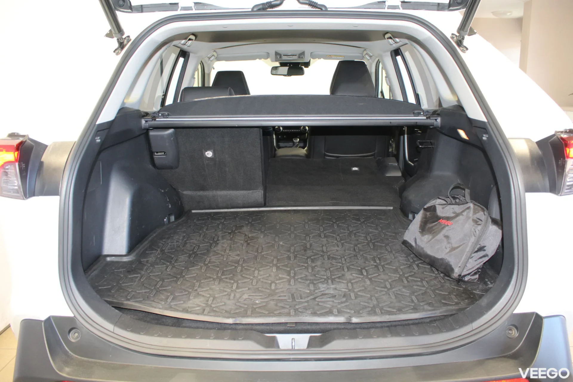 Toyota RAV4 Luxury Plus 2.5 131kW