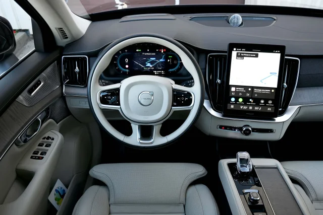 Image of Volvo XC90 AWD 7K B&W 4C ULTRA BRIGHT XENIUM INTELLI SAFE PRO MY26 2 335kW