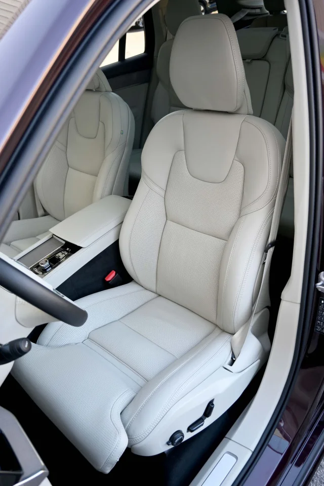 Image of Volvo XC90 AWD 7K B&W 4C ULTRA BRIGHT XENIUM INTELLI SAFE PRO MY26 2 335kW