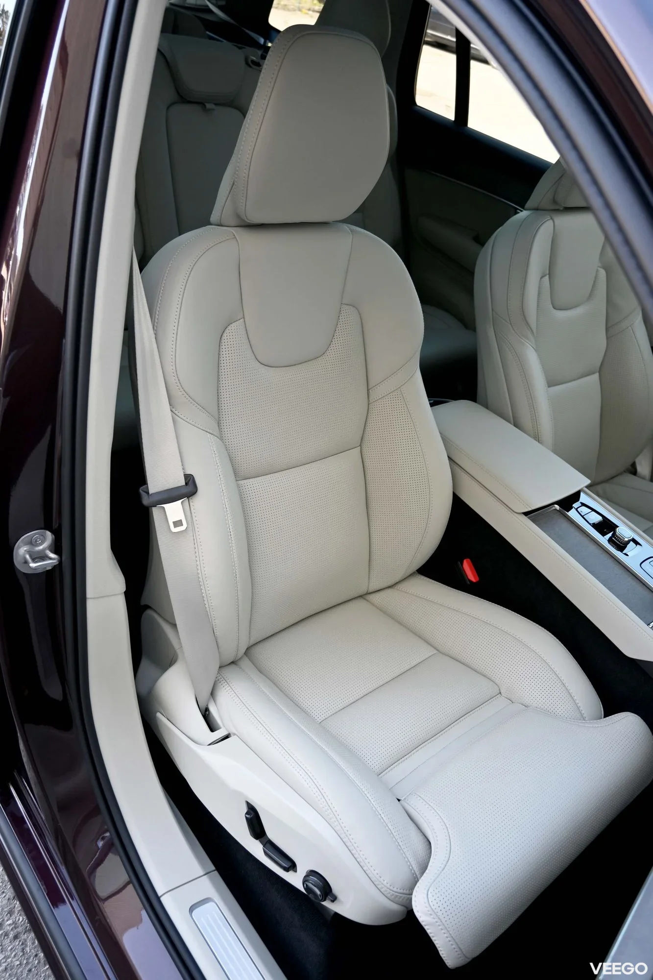 Volvo XC90 AWD 7K B&W 4C ULTRA BRIGHT XENIUM INTELLI SAFE PRO MY26 2 335kW