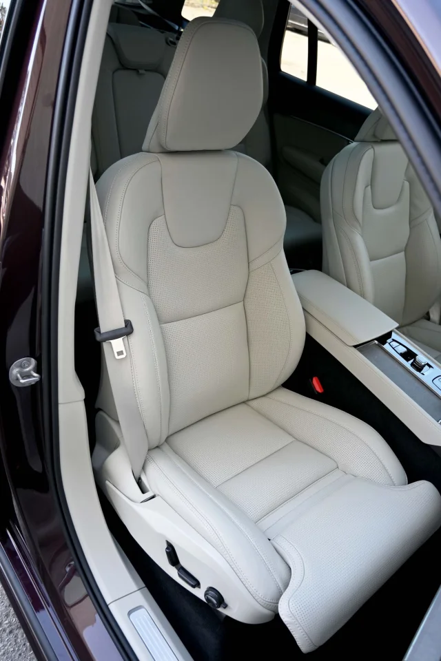 Image of Volvo XC90 AWD 7K B&W 4C ULTRA BRIGHT XENIUM INTELLI SAFE PRO MY26 2 335kW
