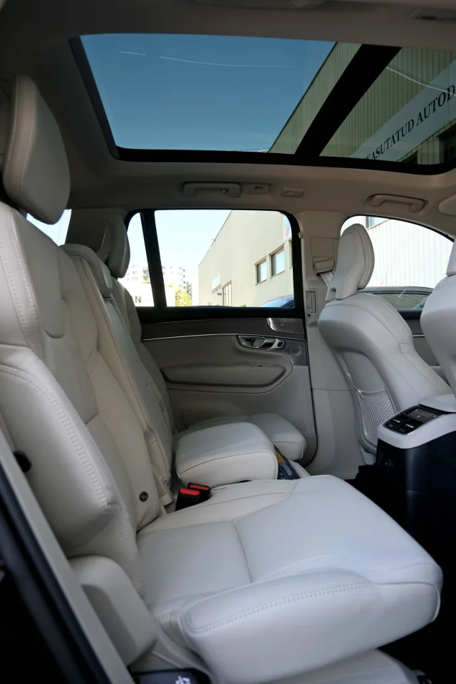 Image of Volvo XC90 AWD 7K B&W 4C ULTRA BRIGHT XENIUM INTELLI SAFE PRO MY26 2 335kW