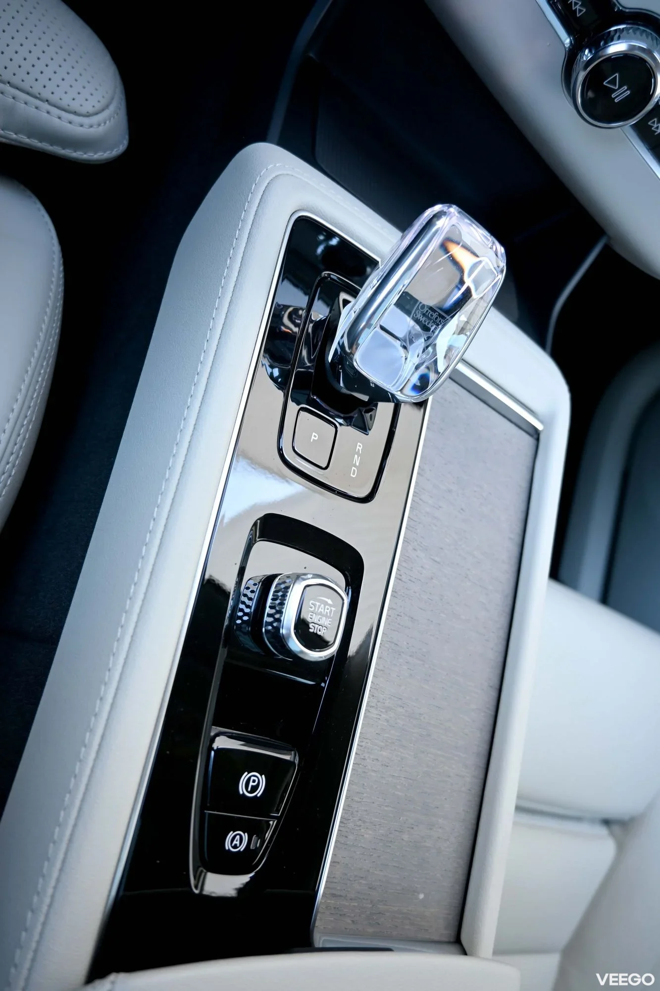 Volvo XC90 AWD 7K B&W 4C ULTRA BRIGHT XENIUM INTELLI SAFE PRO MY26 2 335kW
