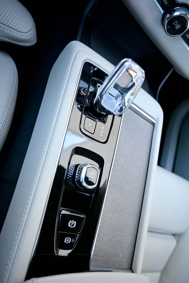 Image of Volvo XC90 AWD 7K B&W 4C ULTRA BRIGHT XENIUM INTELLI SAFE PRO MY26 2 335kW