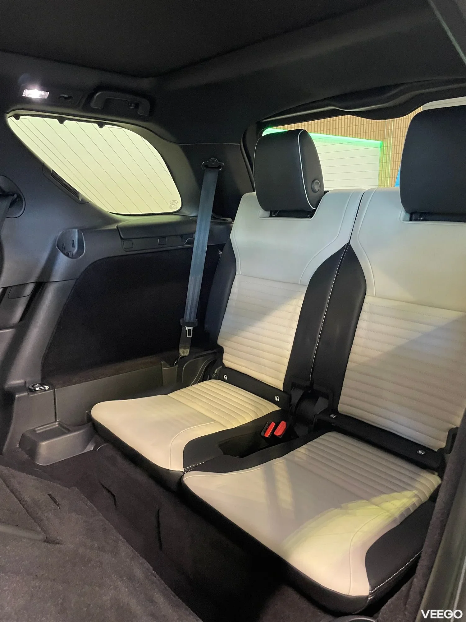 Land Rover Discovery R-Dynamic 3 221kW
