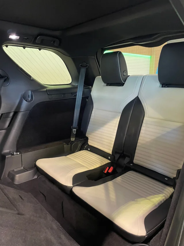 Image of Land Rover Discovery R-Dynamic 3 221kW