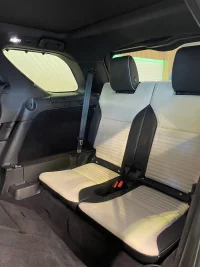 Land Rover Discovery R-Dynamic 3 221kW thumbnail