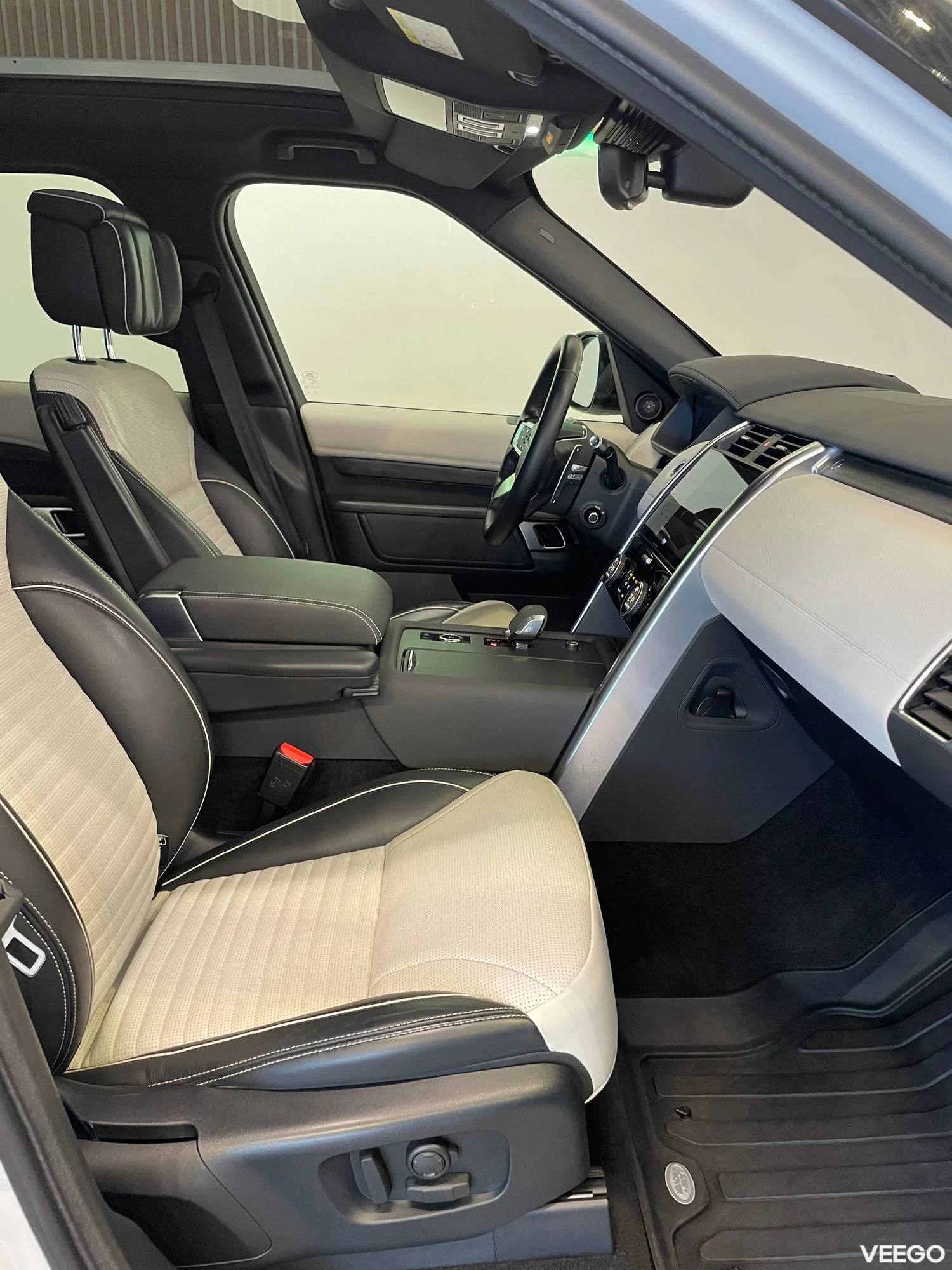 Land Rover Discovery R-Dynamic 3 221kW