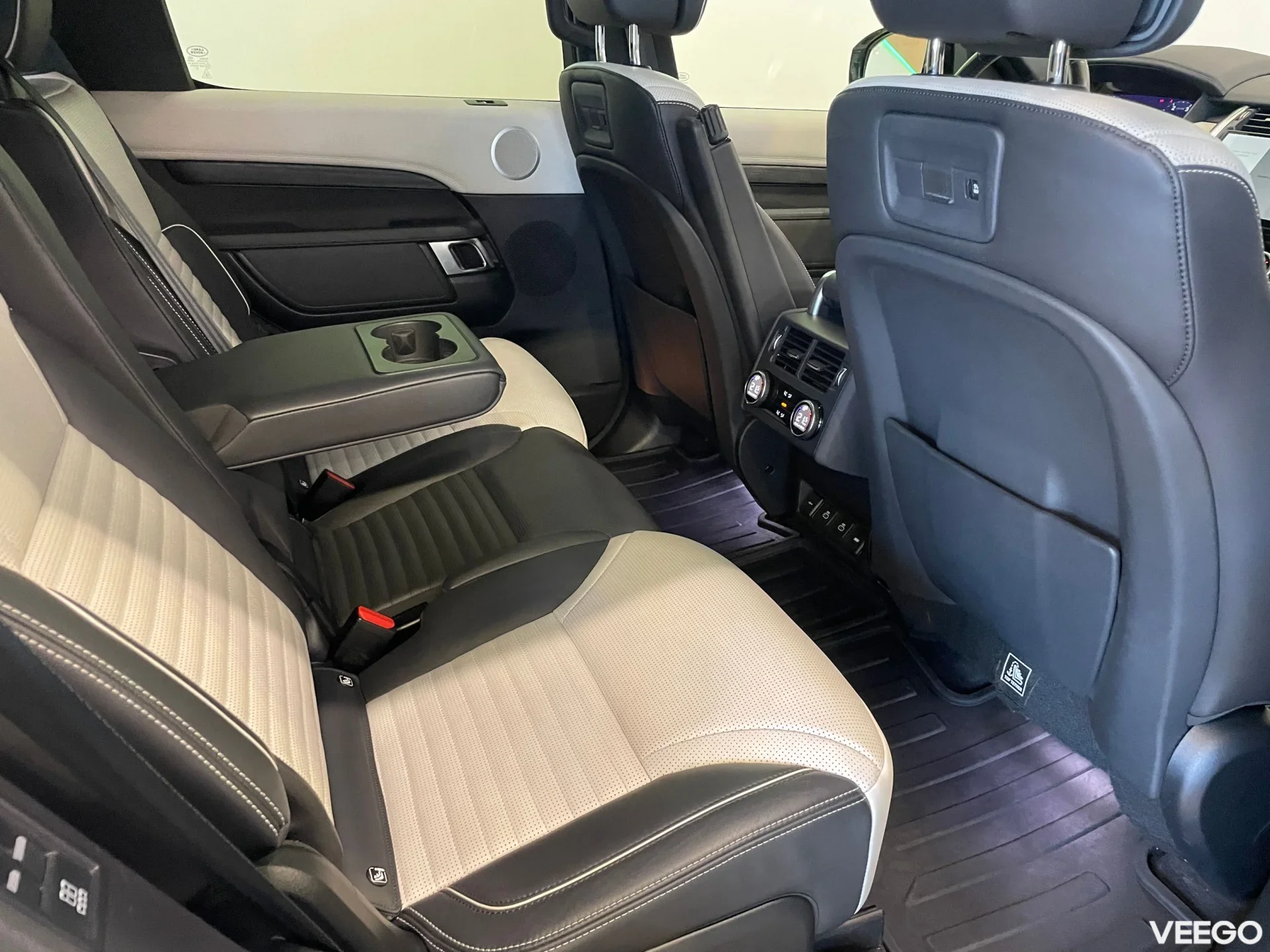 Land Rover Discovery R-Dynamic 3 221kW