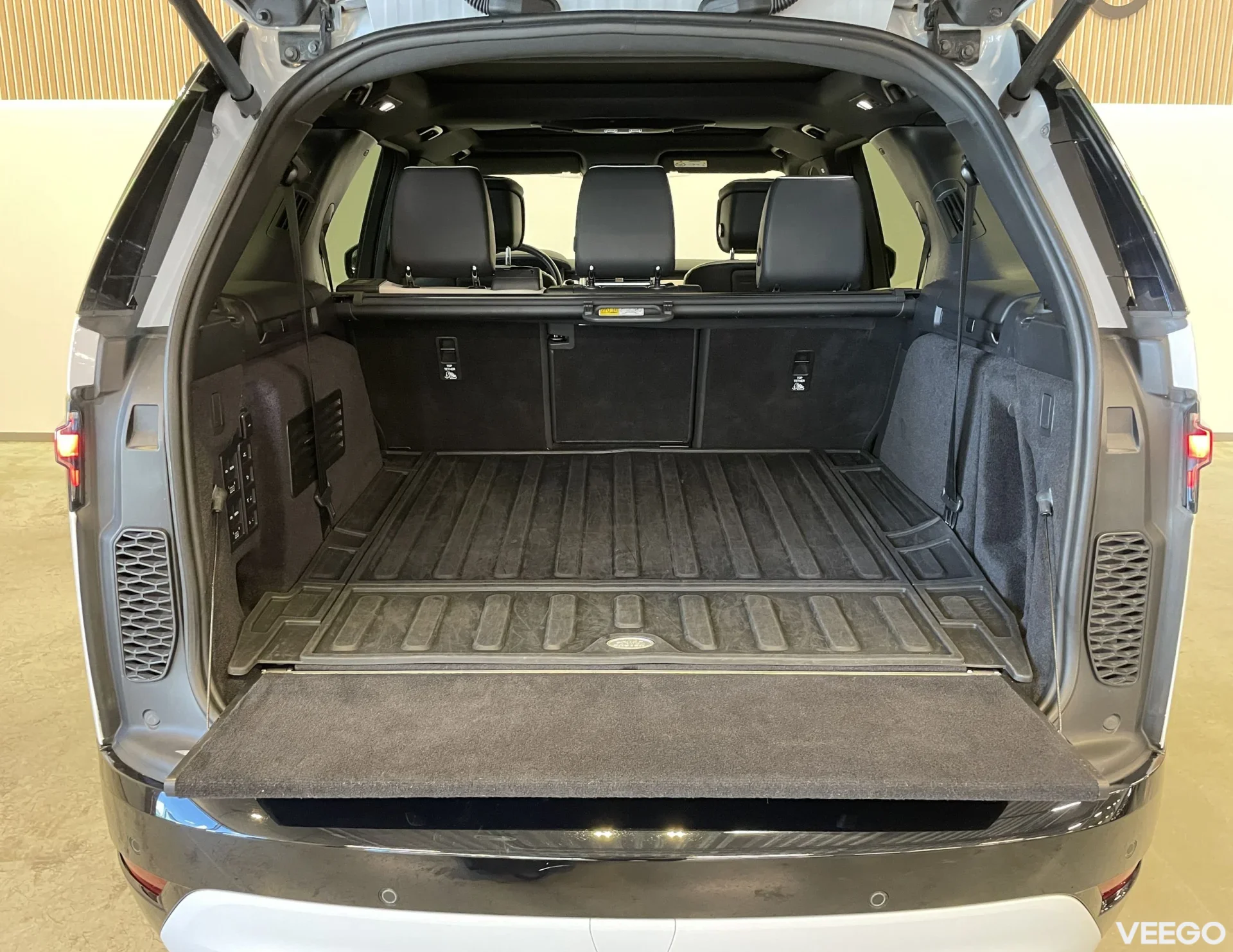Land Rover Discovery R-Dynamic 3 221kW