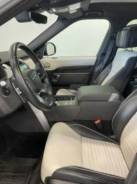 Land Rover Discovery R-Dynamic 3 221kW thumbnail