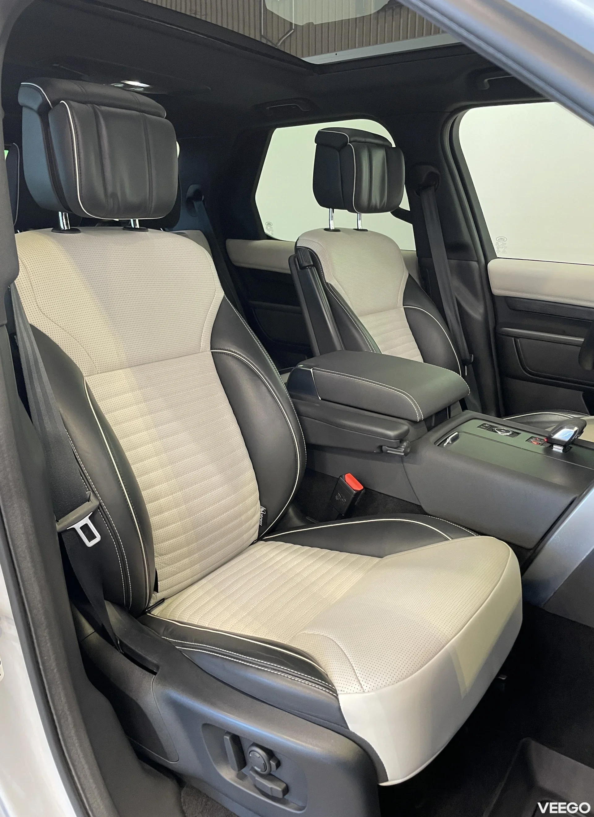 Land Rover Discovery R-Dynamic 3 221kW