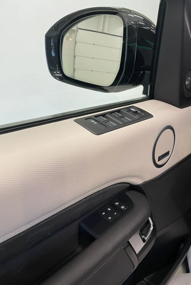 Image of Land Rover Discovery R-Dynamic 3 221kW