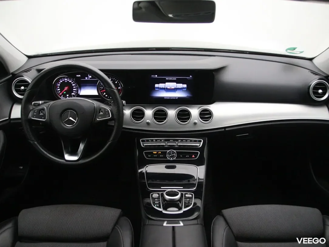 Mercedes-Benz E350 3 190kW