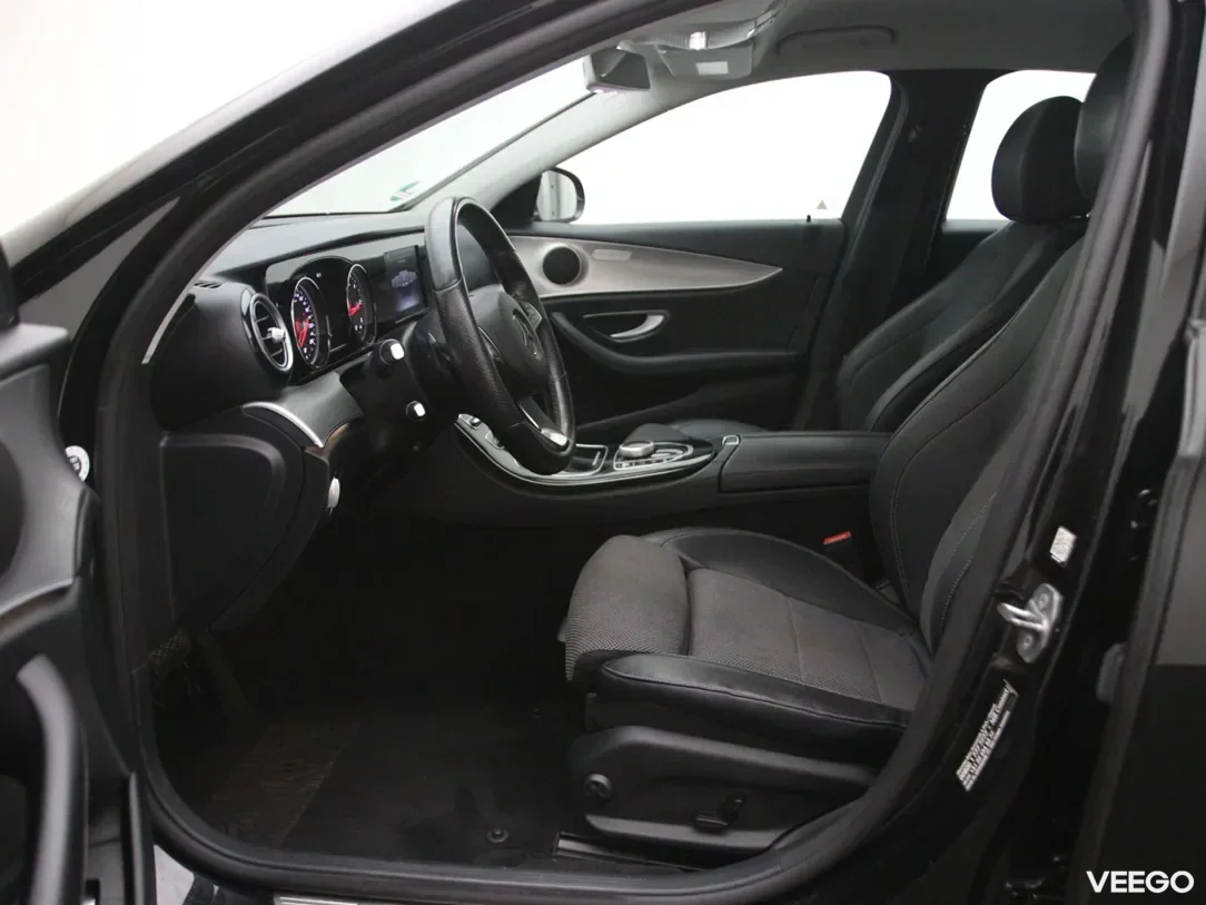 Mercedes-Benz E350 3 190kW