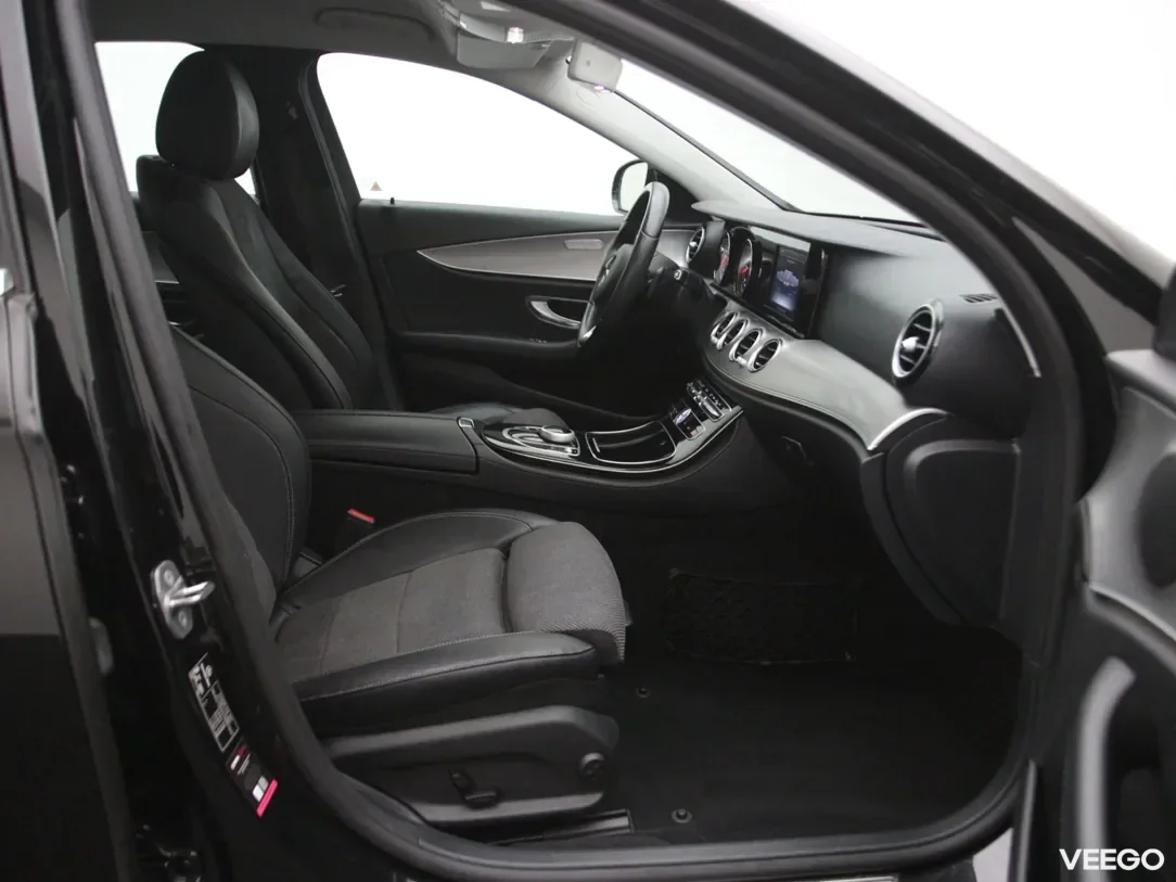 Mercedes-Benz E350 3 190kW