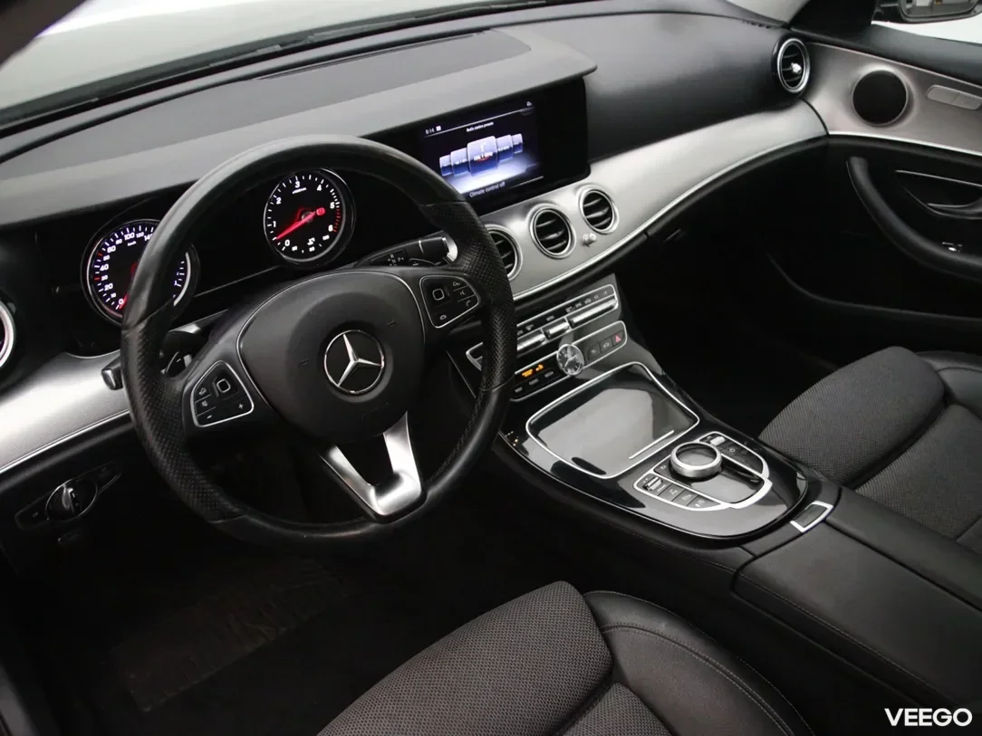 Mercedes-Benz E350 3 190kW