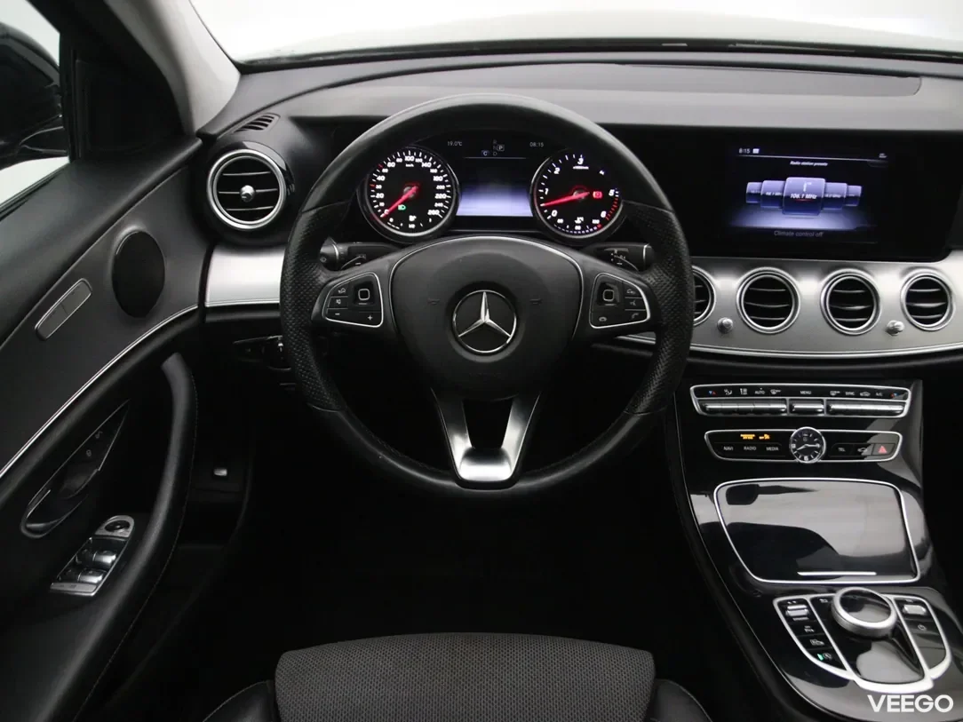 Mercedes-Benz E350 3 190kW