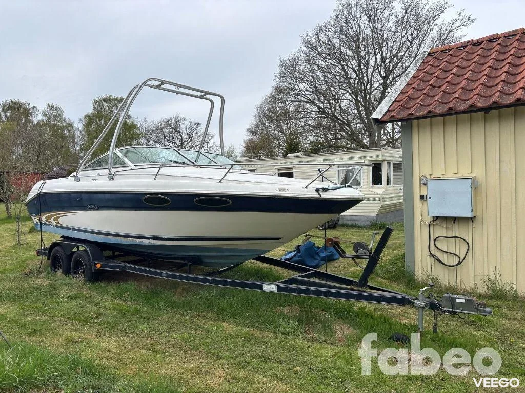 Sea Ray 230 Signature Båt med trailer (130240)