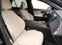 Mercedes-Benz E300 e AMG Line Plug-in 2 150kW thumbnail