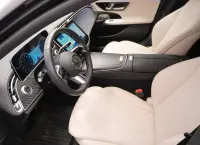 Mercedes-Benz E300 e AMG Line Plug-in 2 150kW thumbnail