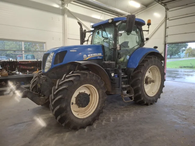 Image of New Holland T7.220 AutoCommand 151kW
