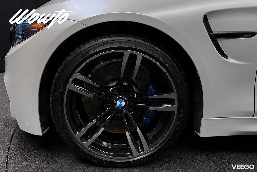 BMW M4 Coupé Manuell 431HK /HuD /Kolfiber /Supersprint 317kW