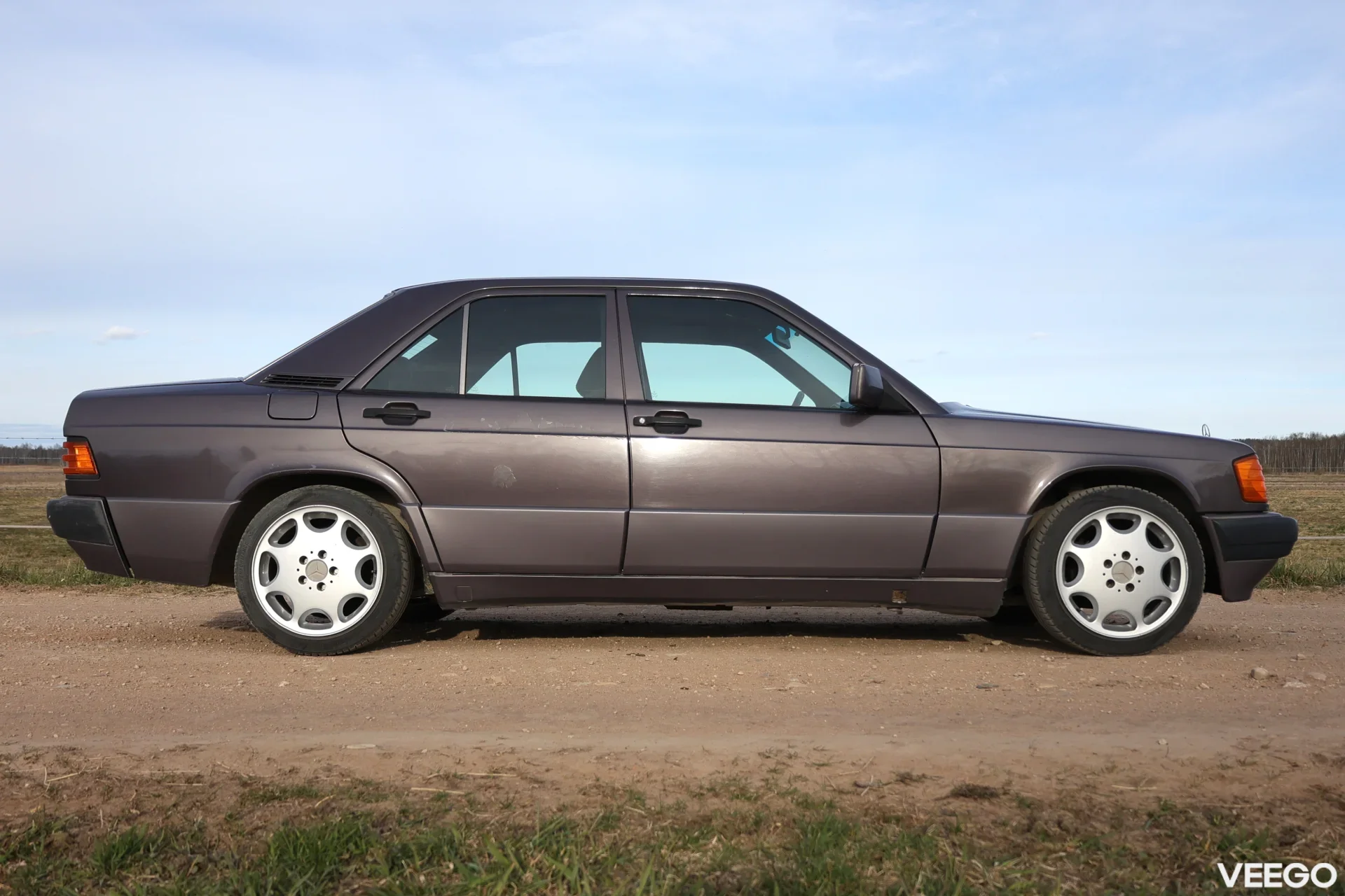 Mercedes-Benz 190 W201 2.0 90kW