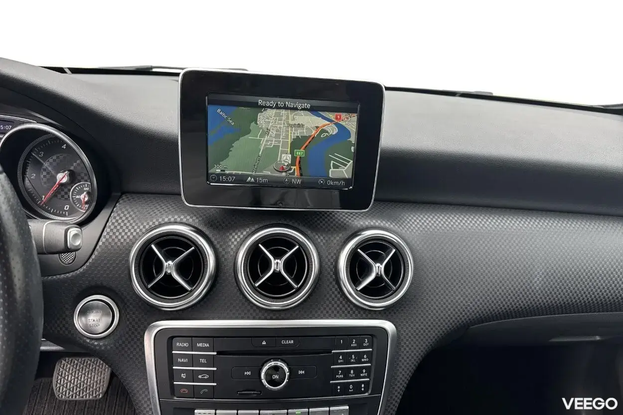 Mercedes-Benz A180 1.5 80kW