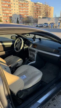 Opel Astra Coupe Opel Astra GTC Coupe 1.9 88kW thumbnail