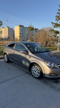 Opel Astra Coupe Opel Astra GTC Coupe 1.9 88kW thumbnail