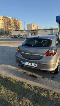 Opel Astra Coupe Opel Astra GTC Coupe 1.9 88kW thumbnail