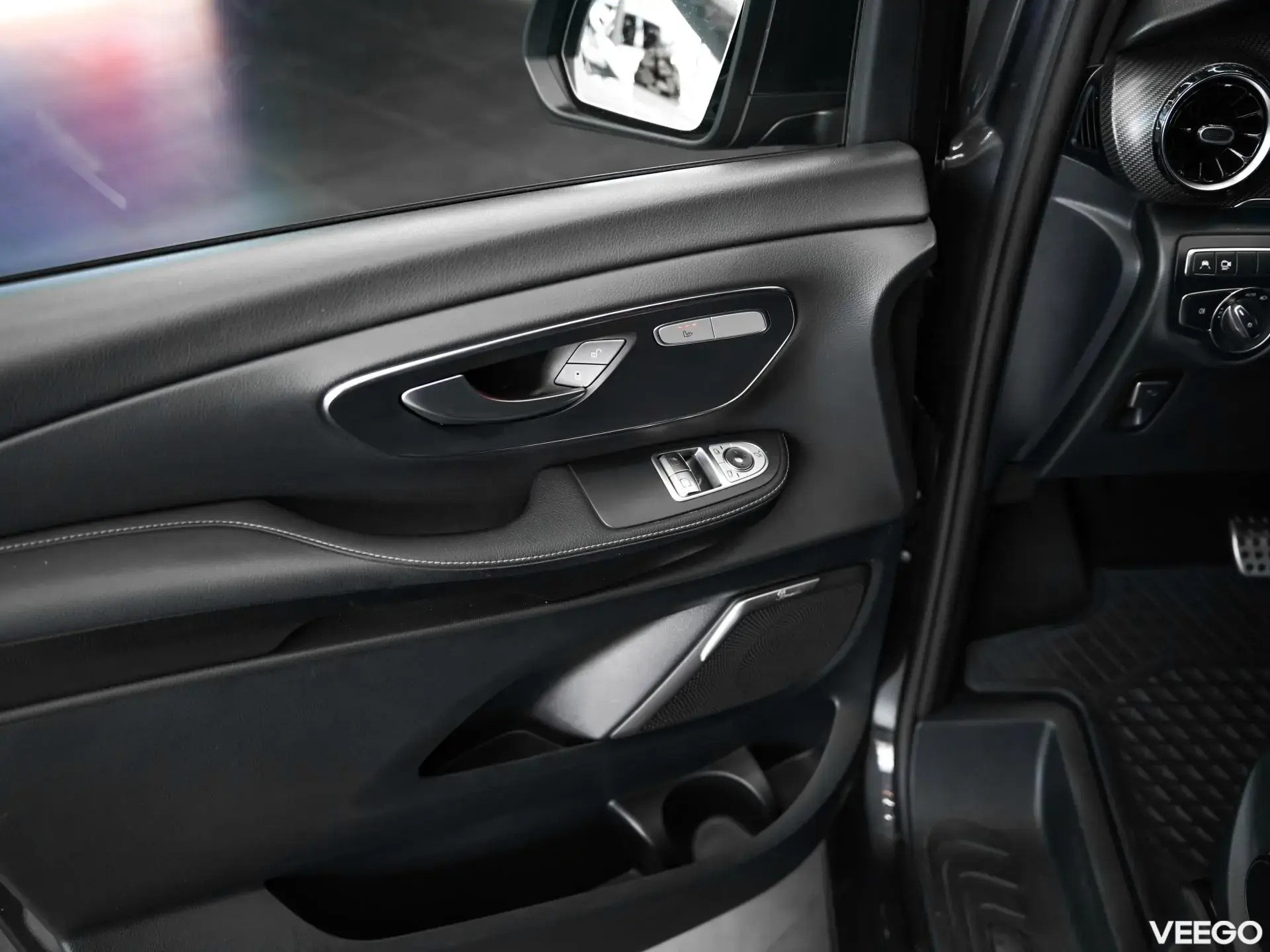 Mercedes-Benz V300 2.0 174kW