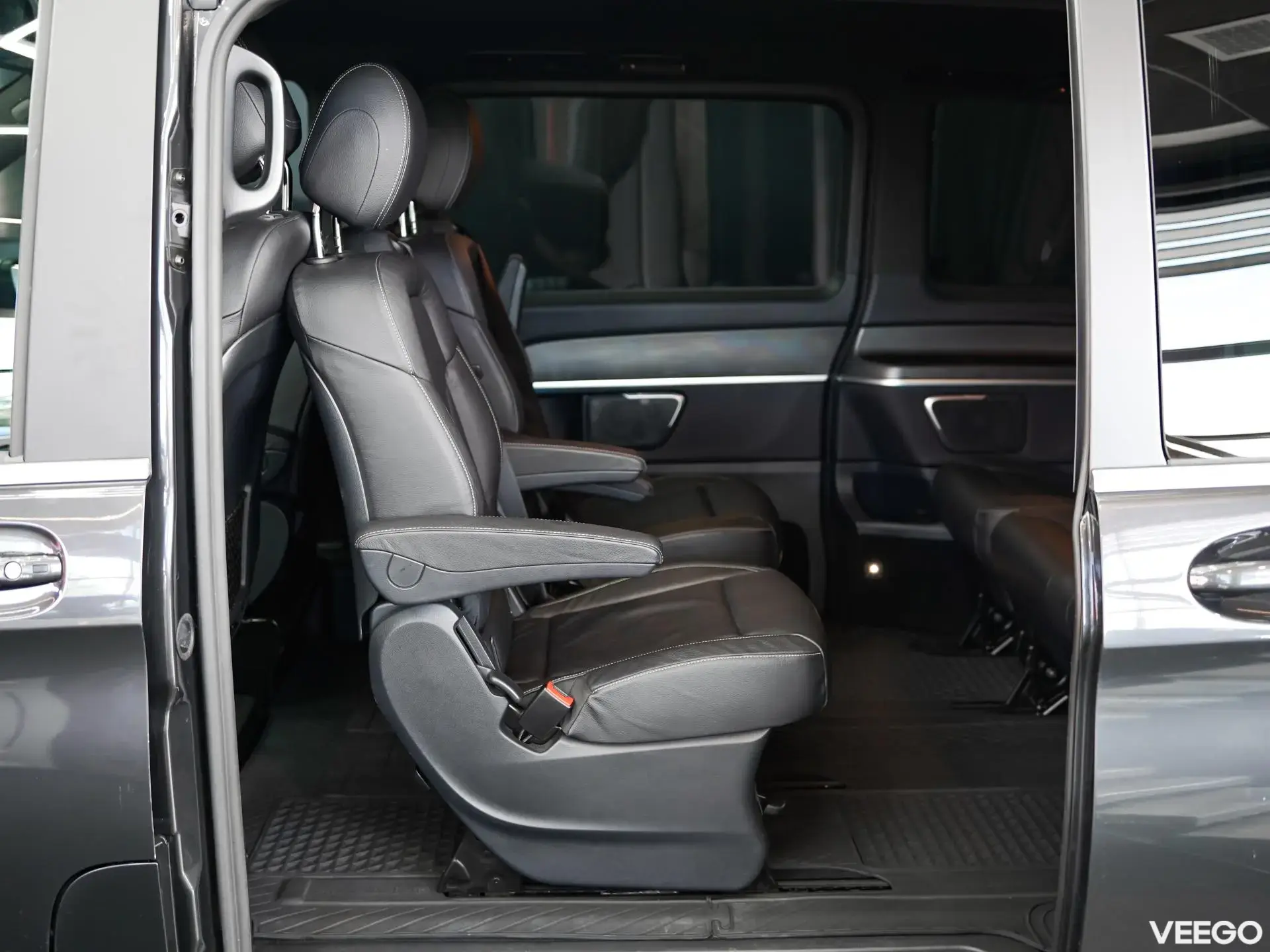 Mercedes-Benz V300 2.0 174kW