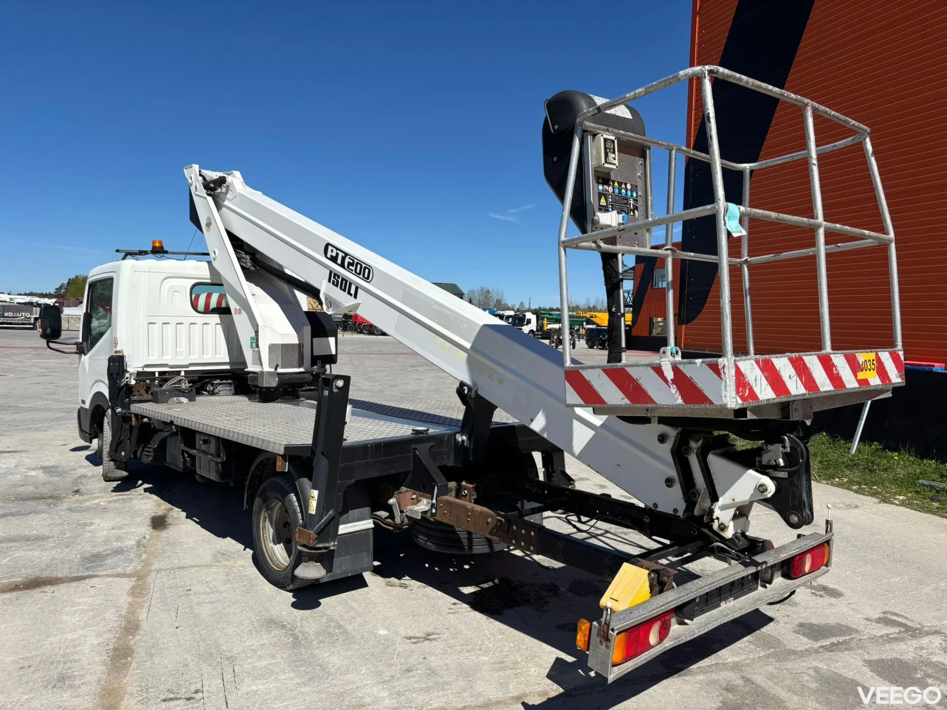 Nissan NT400 CABSTAR Isoli PT200 / 1608 hours / working height 17,8 m / 250 kg 122kW