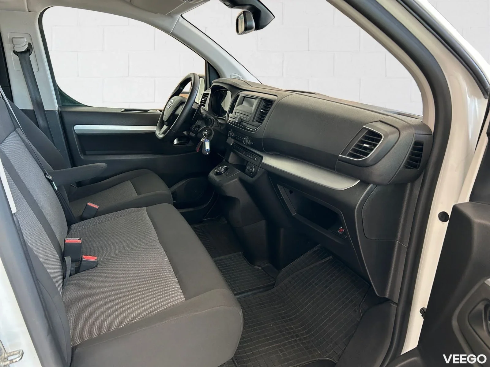 Toyota Proace Long Double Side Door Shuttle 2 106kW