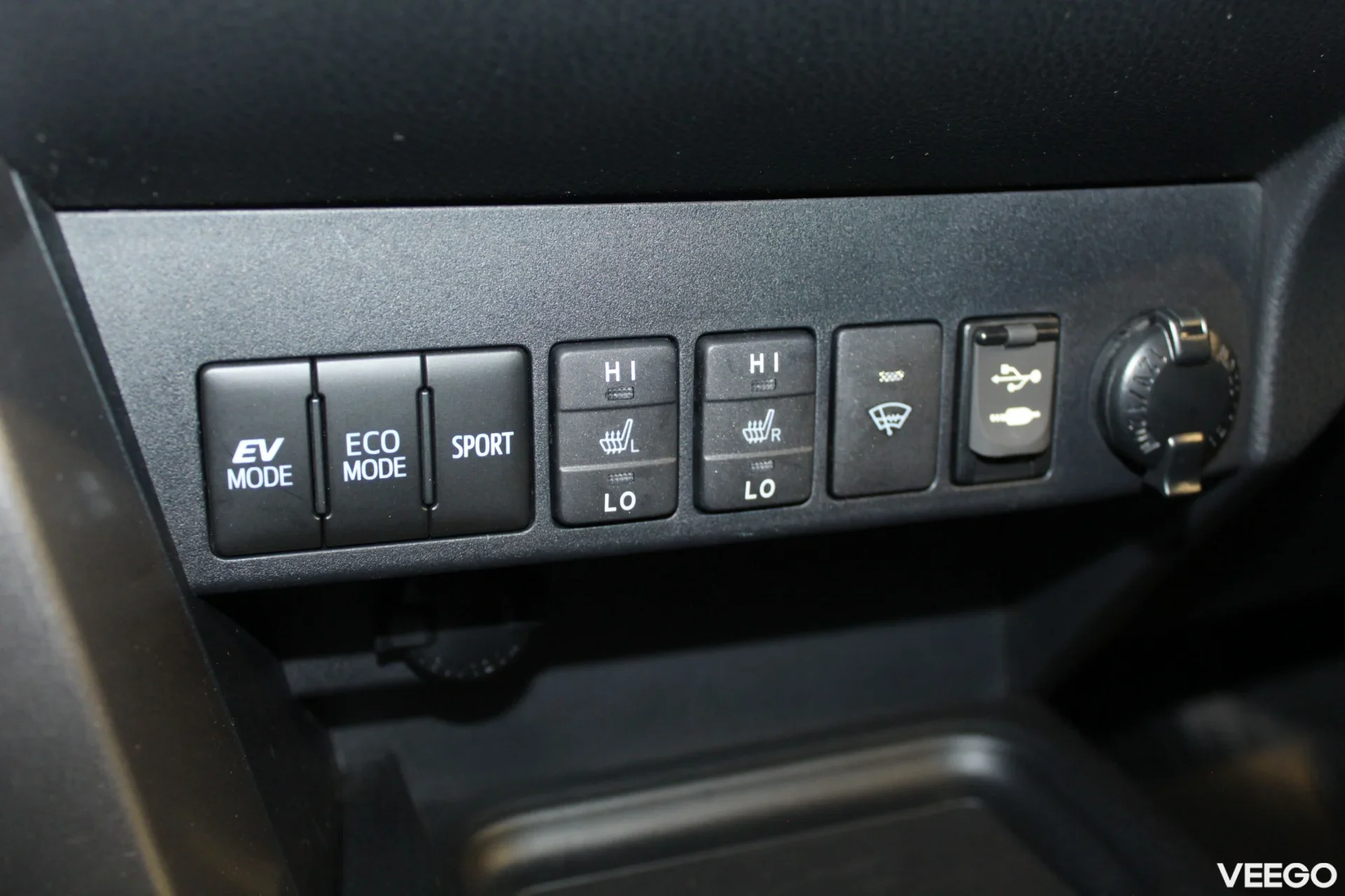 Toyota RAV4 Luxury Plus 2.5 114kW